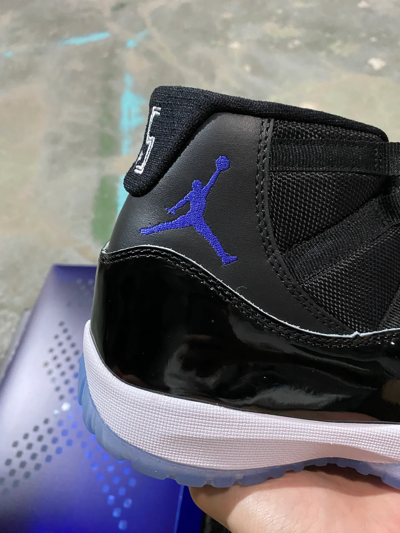 Tênis de basquete Air Jordan 11 preto brilhante branco azul gelo 7