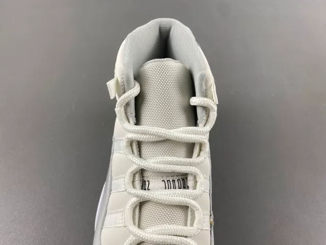 Air Jordan 11 灰白高帮漆皮鞋头篮球鞋 6