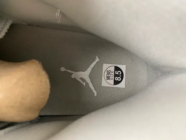 Air Jordan 11 灰白高帮漆皮鞋头篮球鞋 8