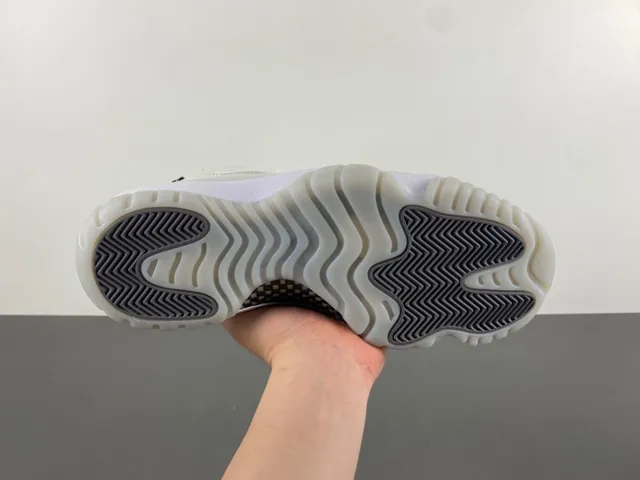Air Jordan 11 灰白高帮漆皮鞋头篮球鞋 10