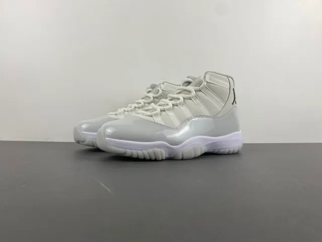 Air Jordan 11 灰白高帮漆皮鞋头篮球鞋 11