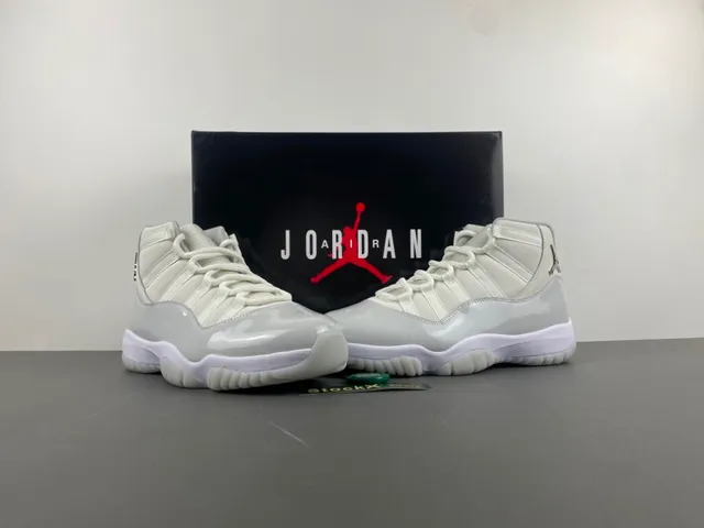 Air Jordan 11 灰白高帮漆皮鞋头篮球鞋 14