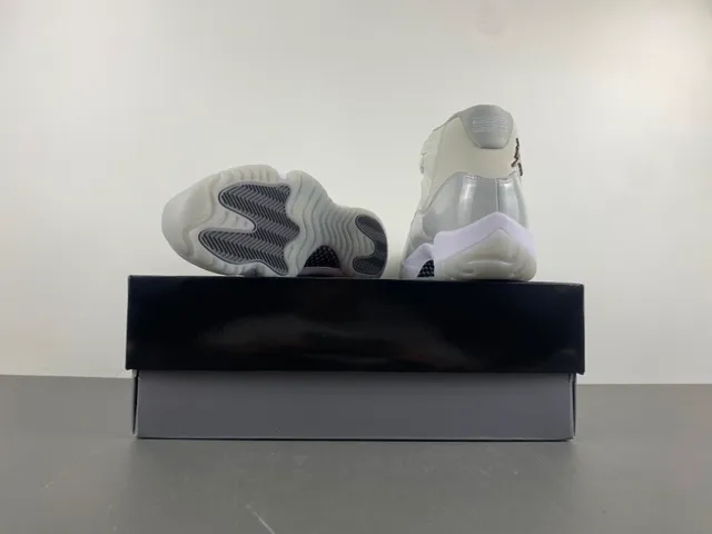 Air Jordan 11 灰白高帮漆皮鞋头篮球鞋 17