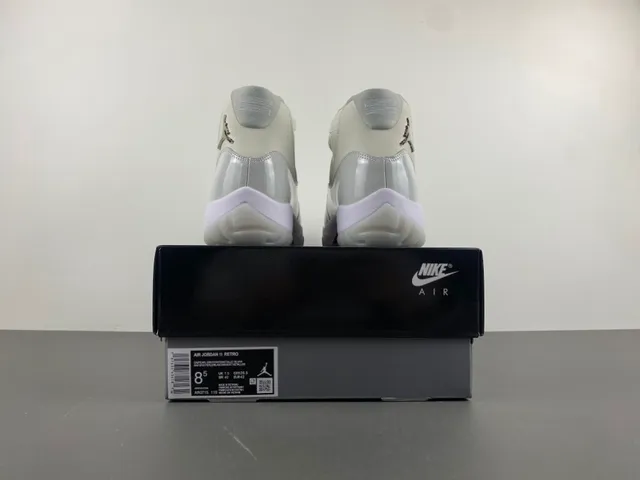 Air Jordan 11 灰白高帮漆皮鞋头篮球鞋 18