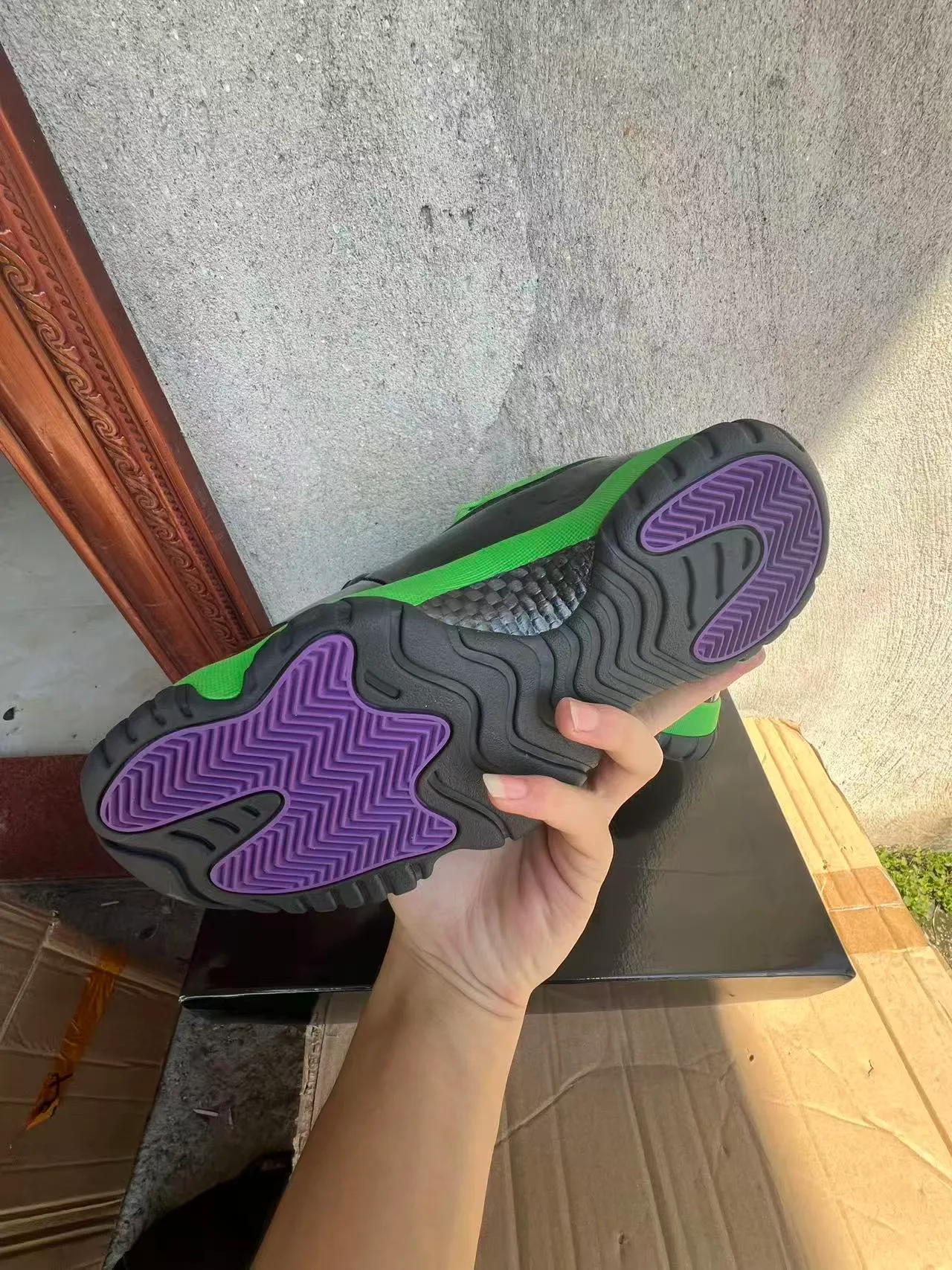 حذاء كرة السلة Air Jordan 11 عالي الرقبة باللونين الأخضر والأسود مع واقٍ من الجلد اللامع 6