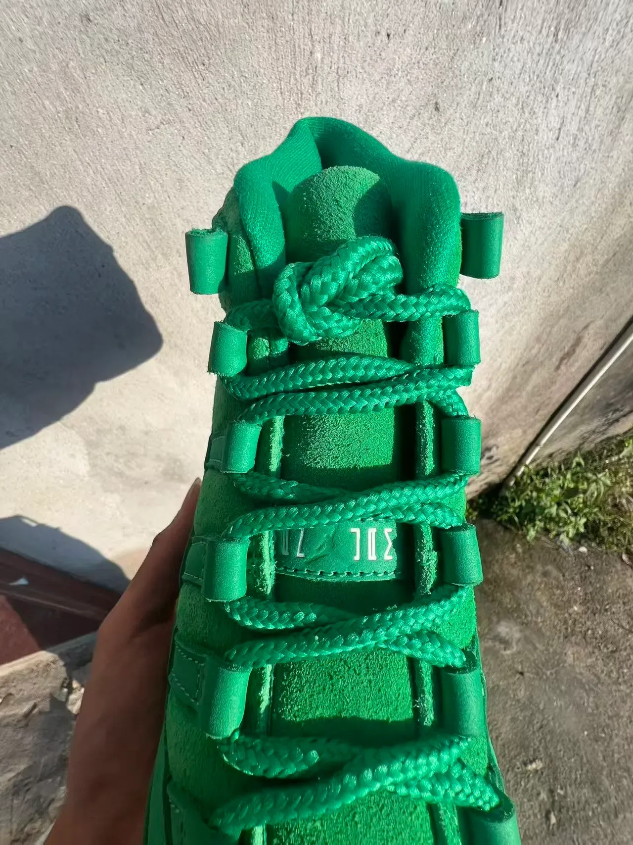 Air Jordan 11 حذاء كرة سلة عالي الساق من جلد سويدي أخضر أحادي اللون 4