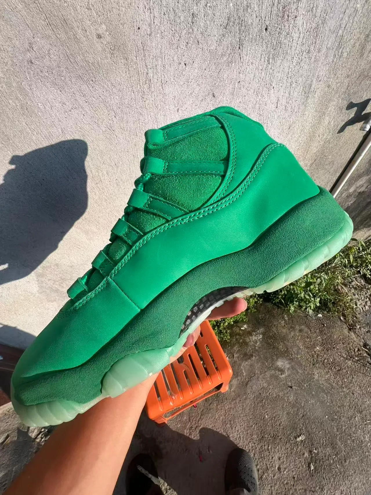 Air Jordan 11 حذاء كرة سلة عالي الساق من جلد سويدي أخضر أحادي اللون 5