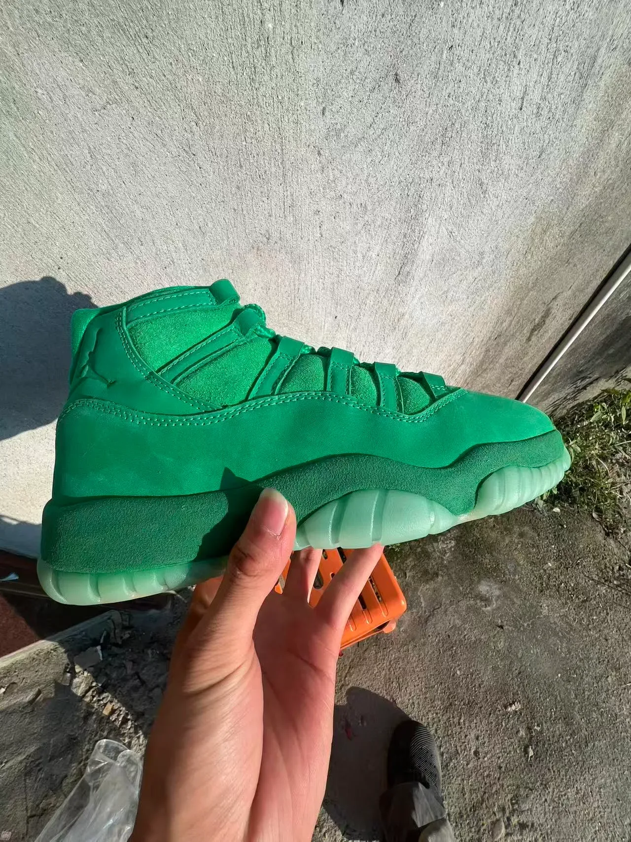 Air Jordan 11 حذاء كرة سلة عالي الساق من جلد سويدي أخضر أحادي اللون 7