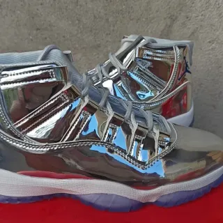 Tênis de basquete de cano alto Air Jordan 11 cromado refletivo