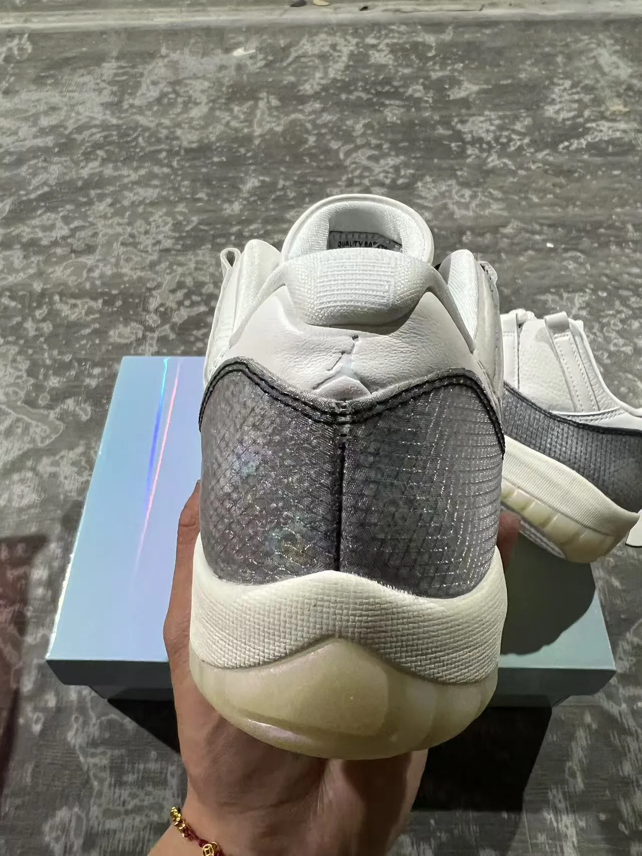 Air Jordan 11 সাদা ইরিডিসেন্ট ধূসর বাস্কেটবল জুতো 3