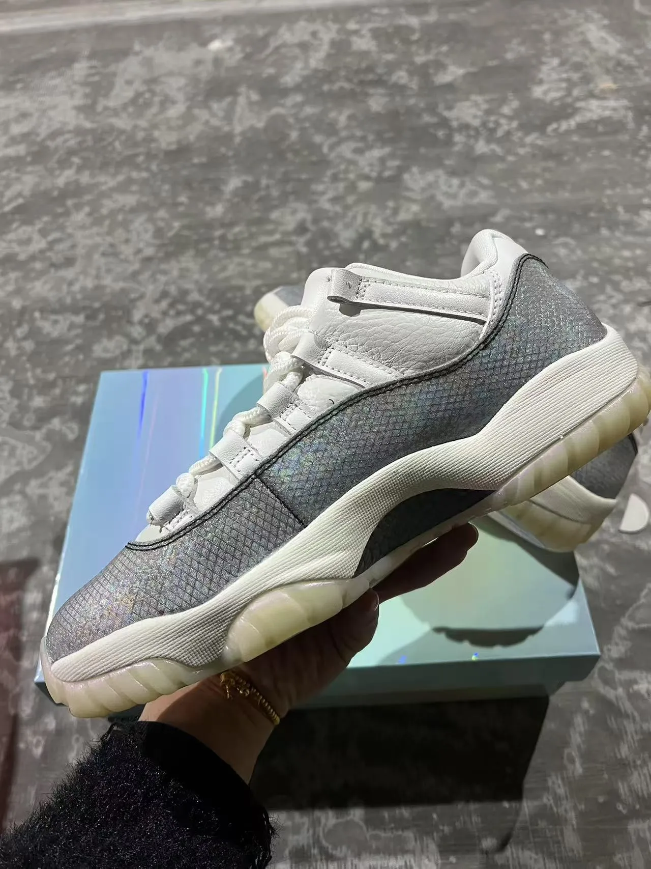 Air Jordan 11 সাদা ইরিডিসেন্ট ধূসর বাস্কেটবল জুতো 6
