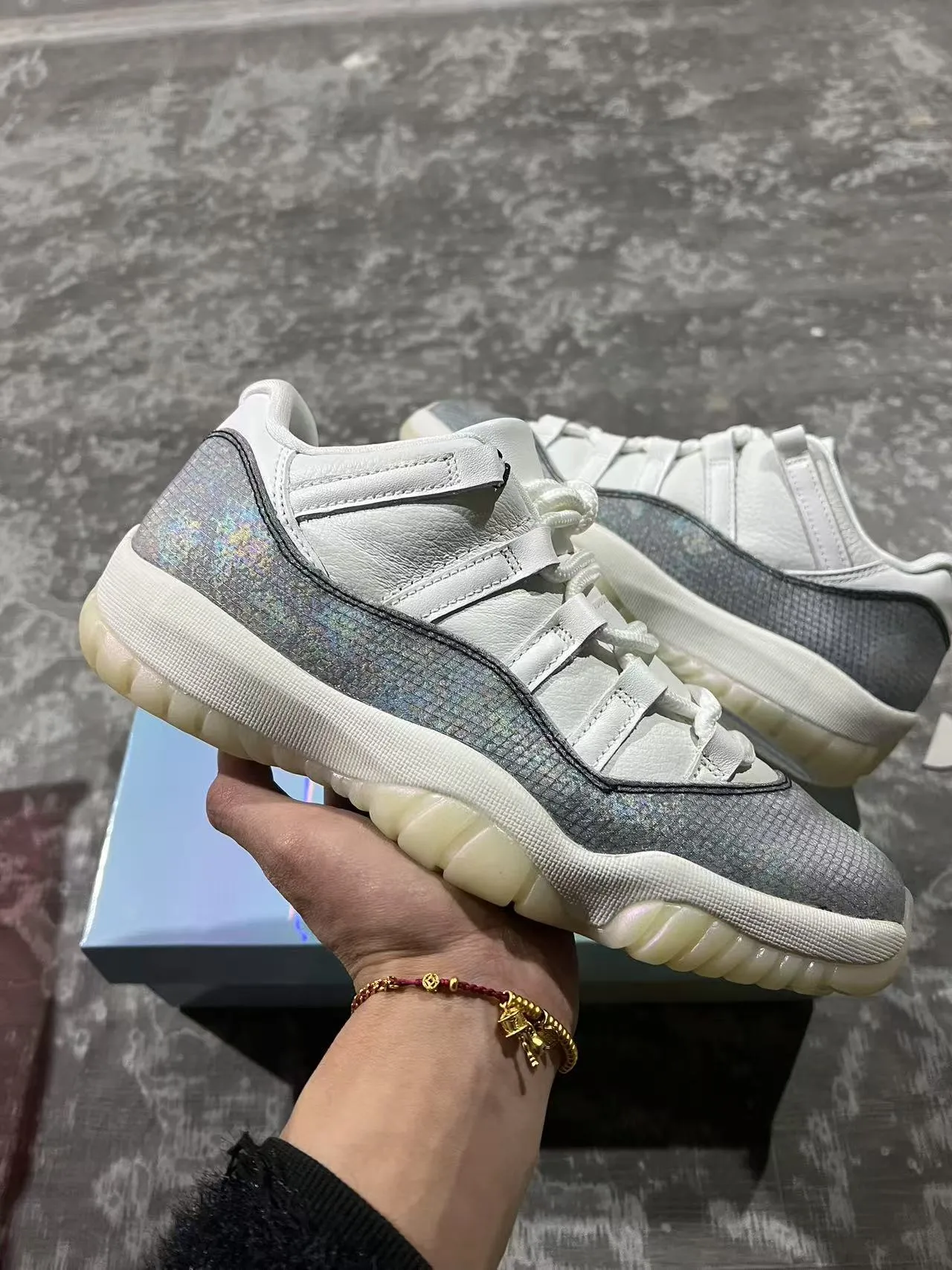 Air Jordan 11 সাদা ইরিডিসেন্ট ধূসর বাস্কেটবল জুতো 10
