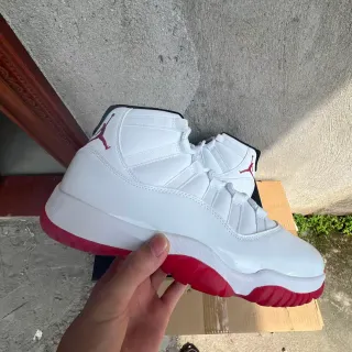 Air Jordan 11 White Red Tênis de Basquete