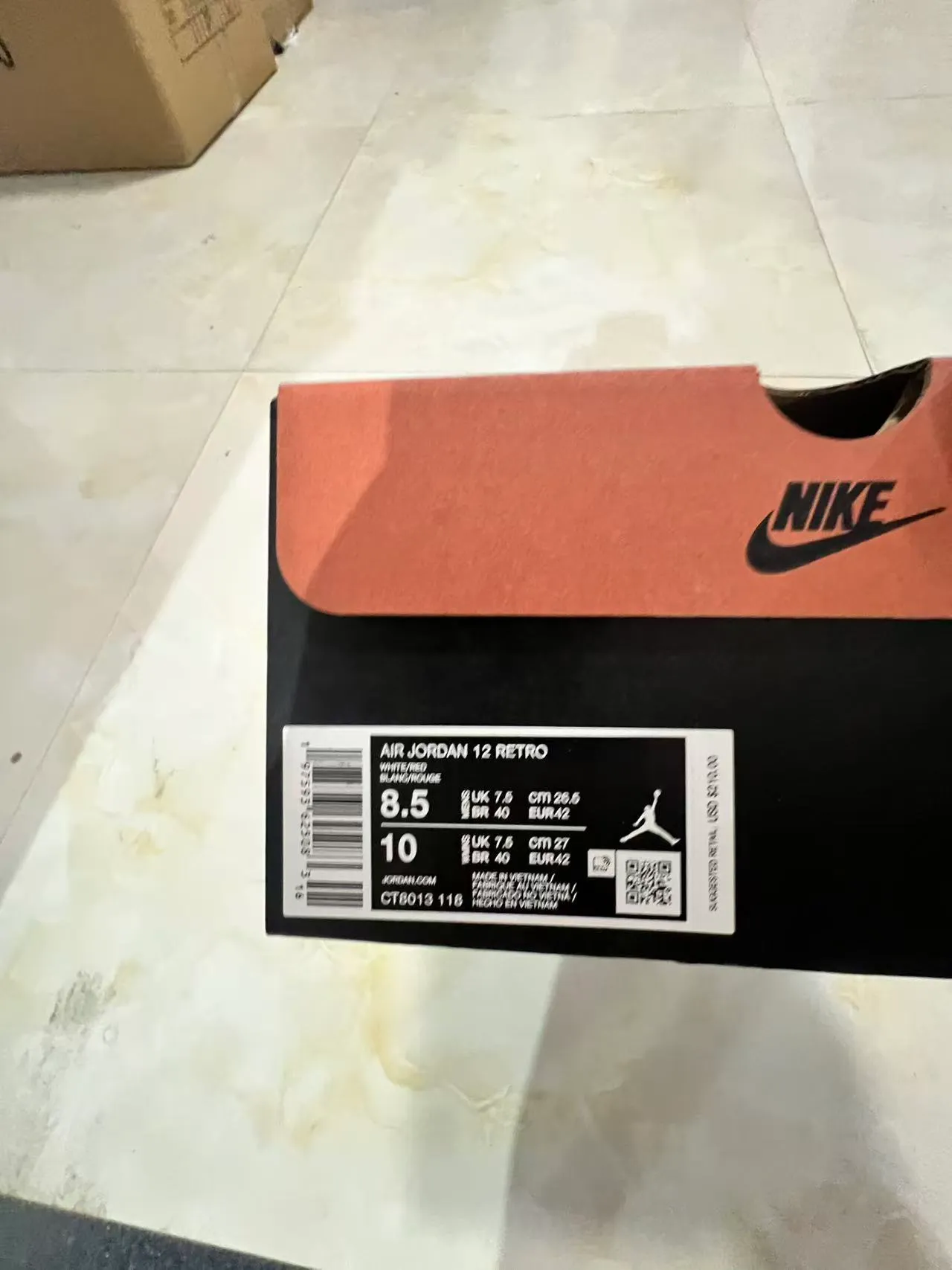Air Jordan 12 白黑红大象印花篮球鞋 10