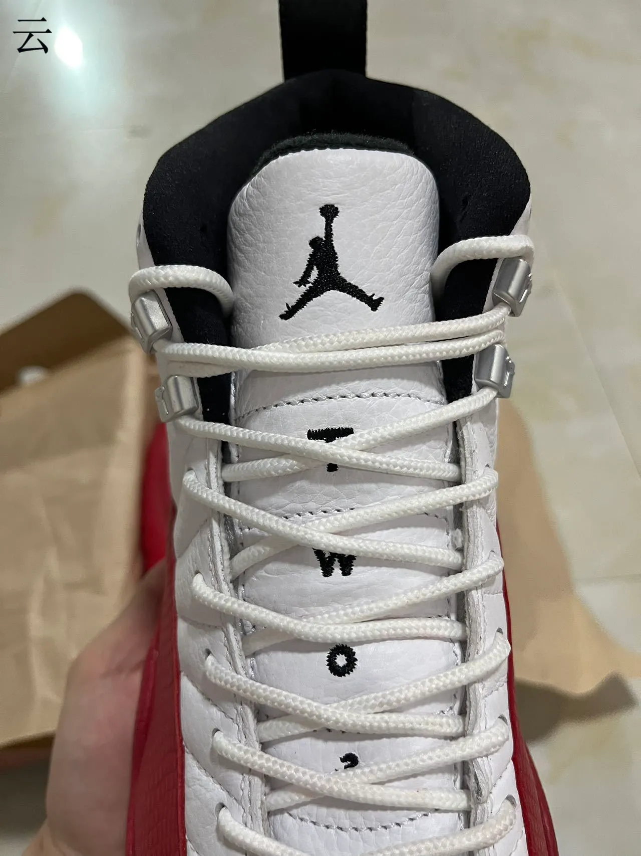 Air Jordan 12 সাদা লাল কালো বাস্কেটবল জুতো 3