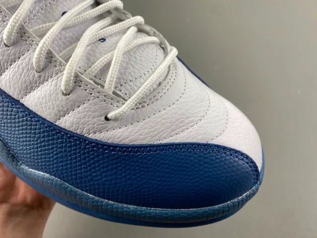 Air Jordan 12 白色皇家蓝篮球鞋 2