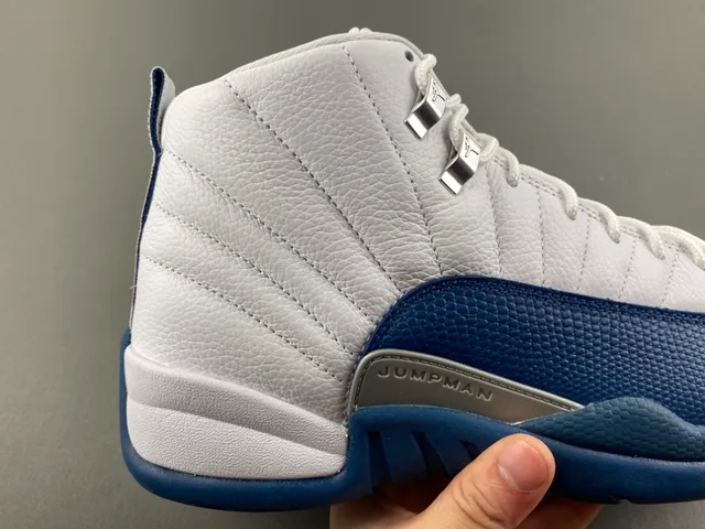 Air Jordan 12 白色皇家蓝篮球鞋 3
