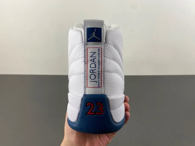 Air Jordan 12 白色皇家蓝篮球鞋 4