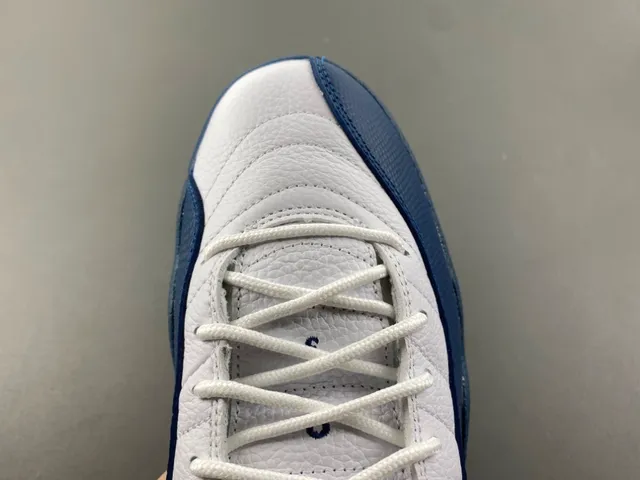 Air Jordan 12 白色皇家蓝篮球鞋 5
