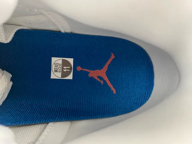 Air Jordan 12 白色皇家蓝篮球鞋 7