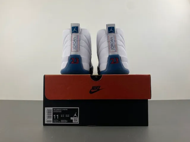 Air Jordan 12 白色皇家蓝篮球鞋 18