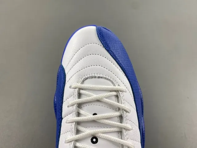 Air Jordan 12 Zapatos de Baloncesto Blanco y Azul Rey 7