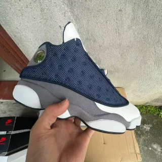 Air Jordan 13 tênis de basquete azul-marinho e branco