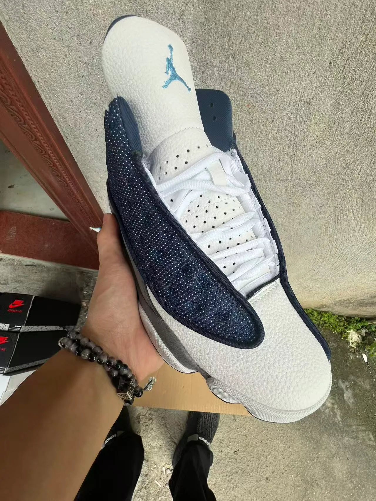 Air Jordan 13 حذاء كرة السلة باللونين الكحلي والأبيض 2