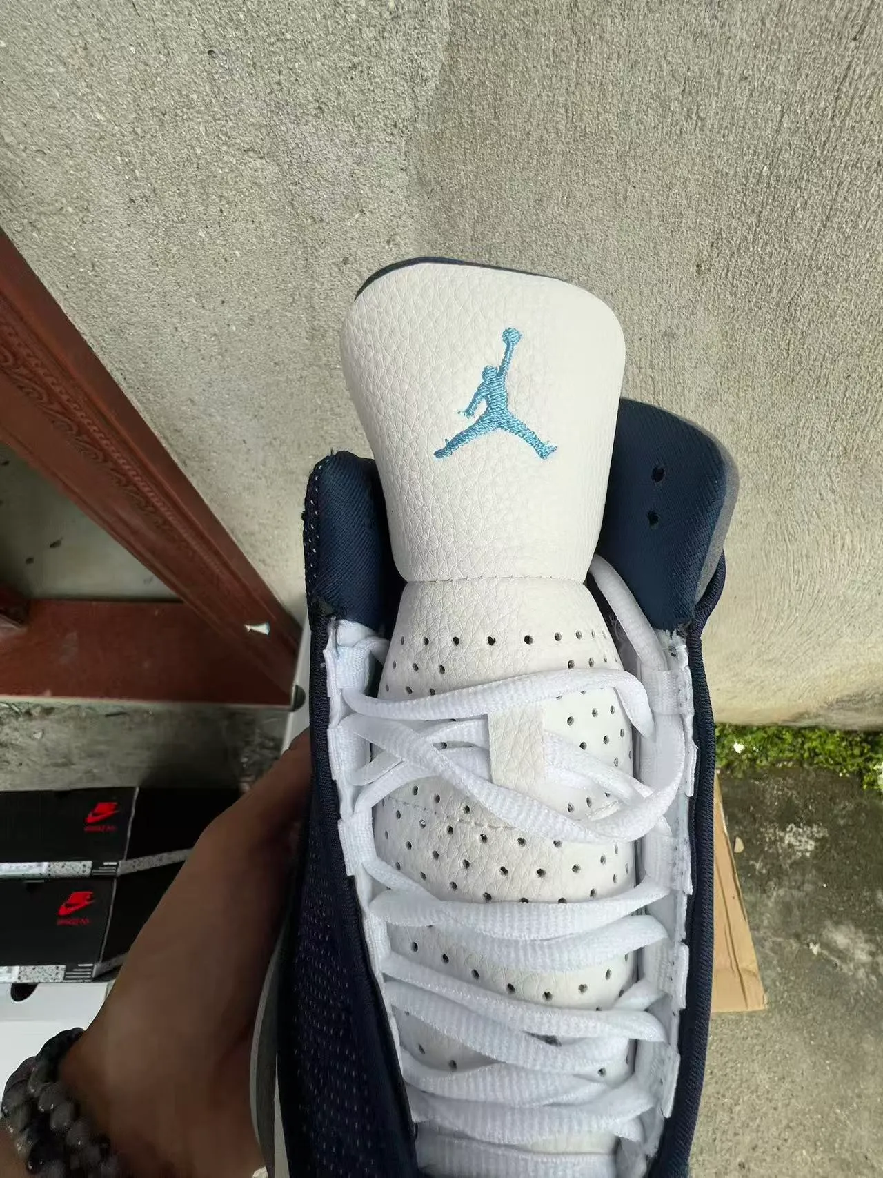 Air Jordan 13 حذاء كرة السلة باللونين الكحلي والأبيض 4
