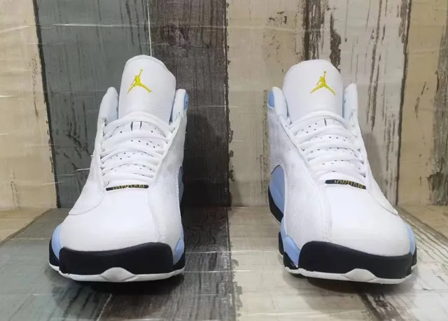 Air Jordan 13 Branco Azul Claro Amarelo Tênis de Basquete 4
