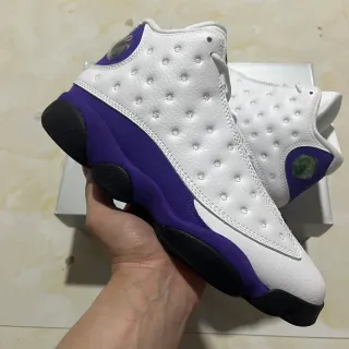 Tênis de basquete Air Jordan 13 branco roxo preto