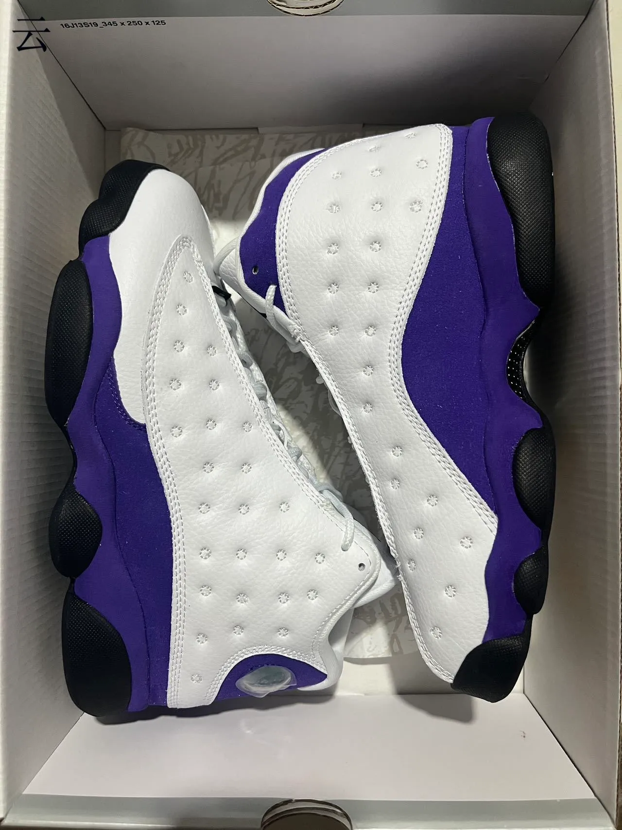 Air Jordan 13 সাদা বেগুনি কালো বাস্কেটবল জুতো 3