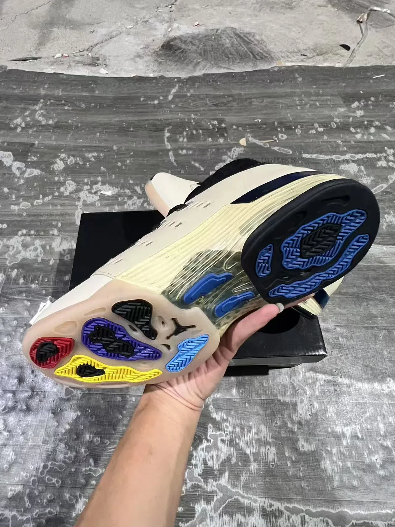 Air Jordan 17 অফ-হোয়াইট এবং কালো বাস্কেটবল জুতো 6