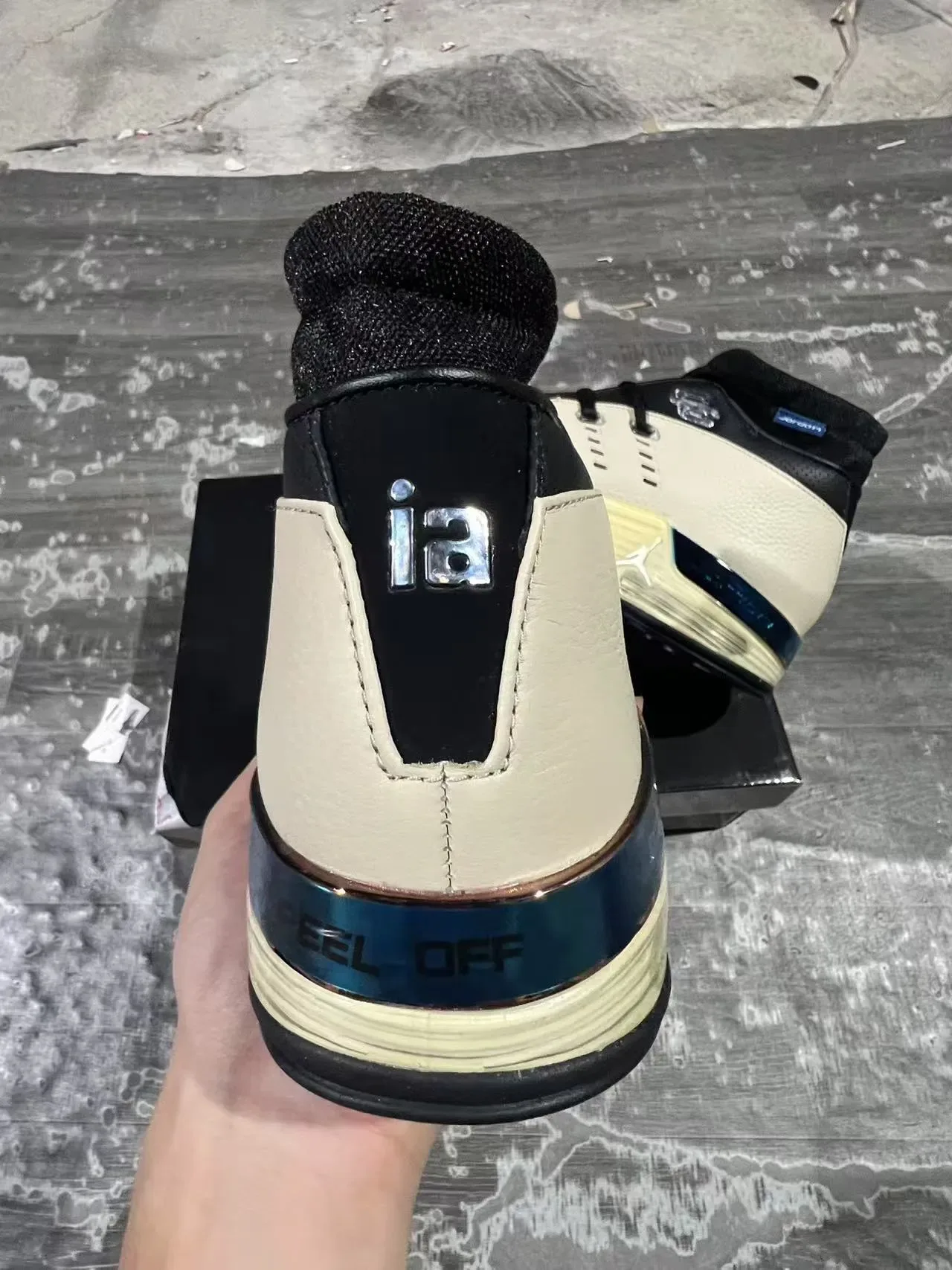 Air Jordan 17 অফ-হোয়াইট এবং কালো বাস্কেটবল জুতো 8
