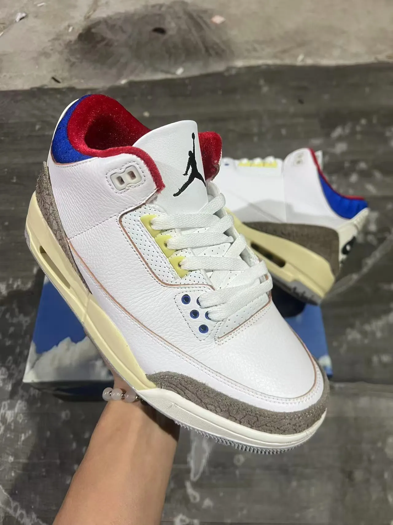 Air Jordan 3 أبيض وبيج نقش الفيل أحذية كرة السلة 2