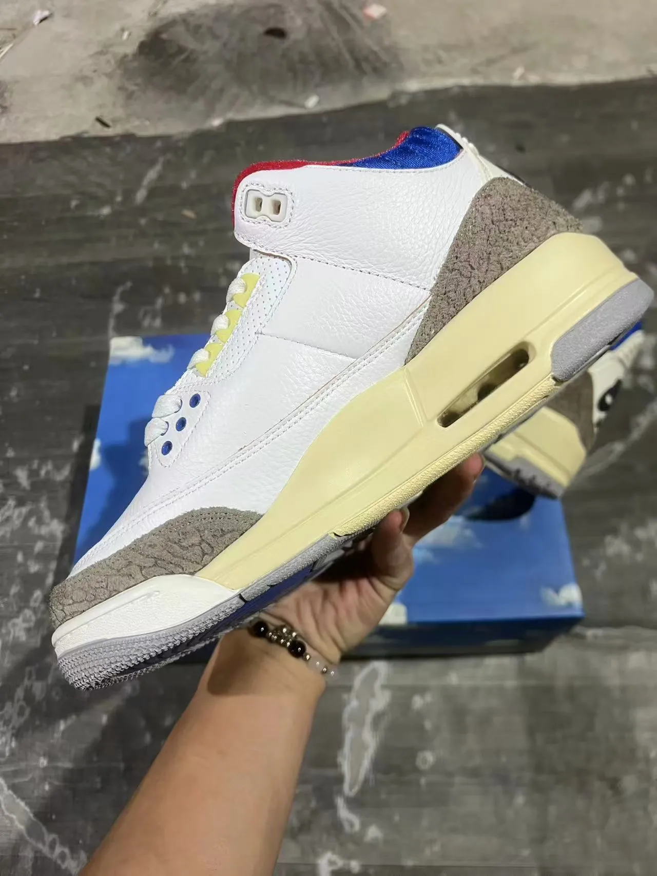 Air Jordan 3 أبيض وبيج نقش الفيل أحذية كرة السلة 5
