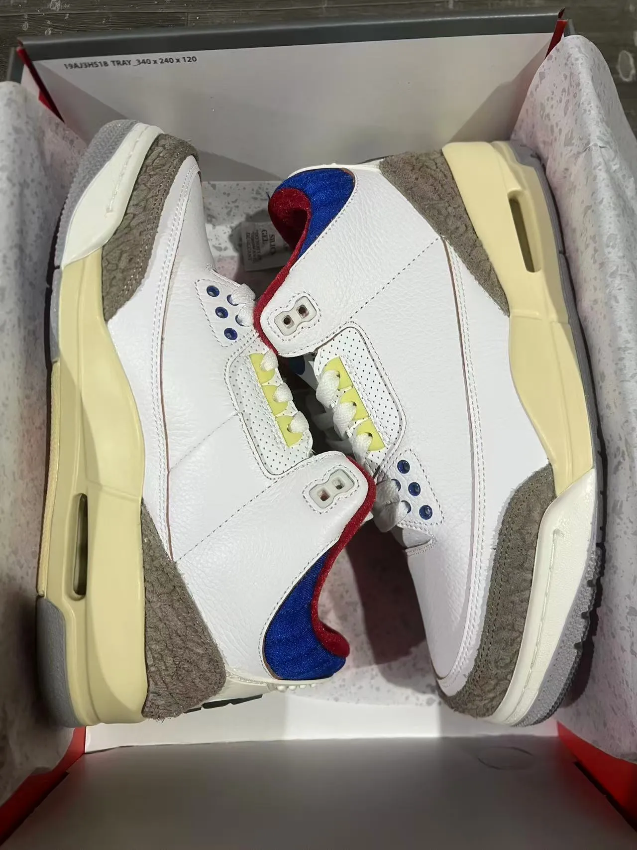 Air Jordan 3 أبيض وبيج نقش الفيل أحذية كرة السلة 9