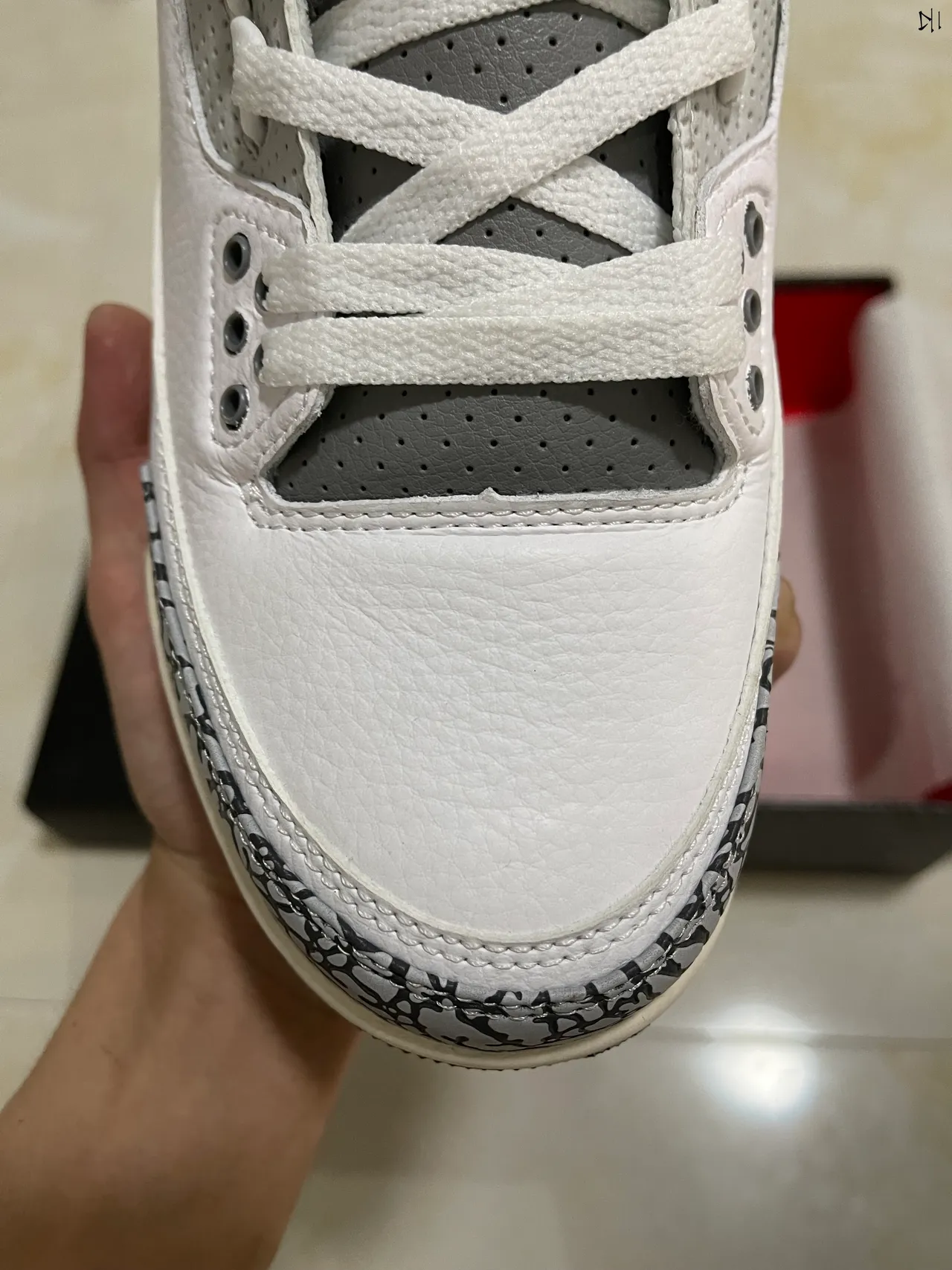 حذاء كرة السلة Air Jordan 3 بنقشة الفيل باللون الأبيض 3