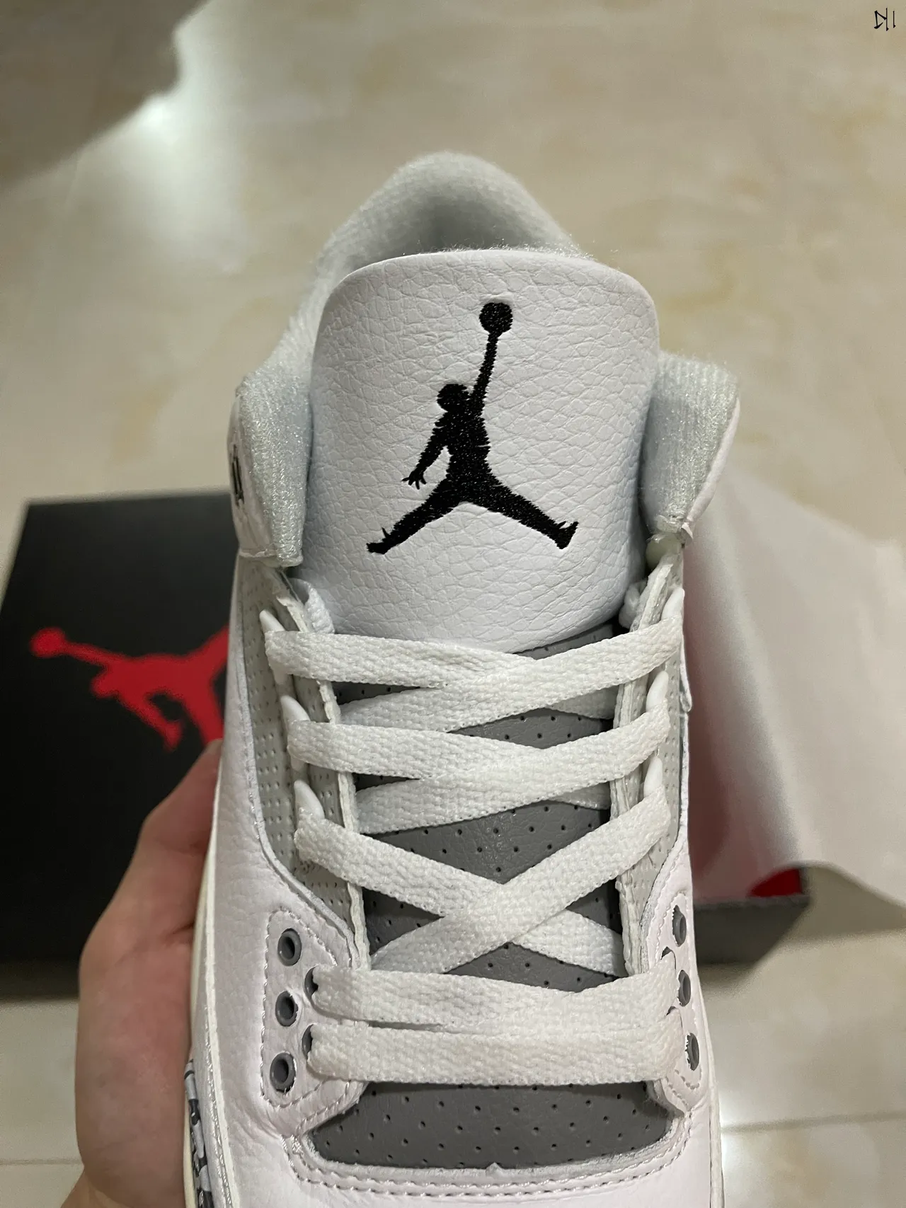 حذاء كرة السلة Air Jordan 3 بنقشة الفيل باللون الأبيض 4