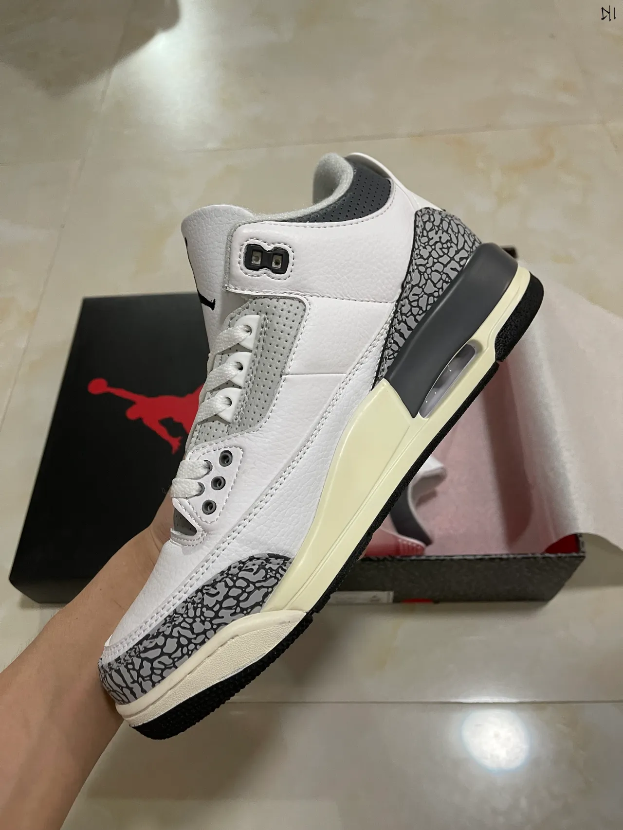 حذاء كرة السلة Air Jordan 3 بنقشة الفيل باللون الأبيض 5