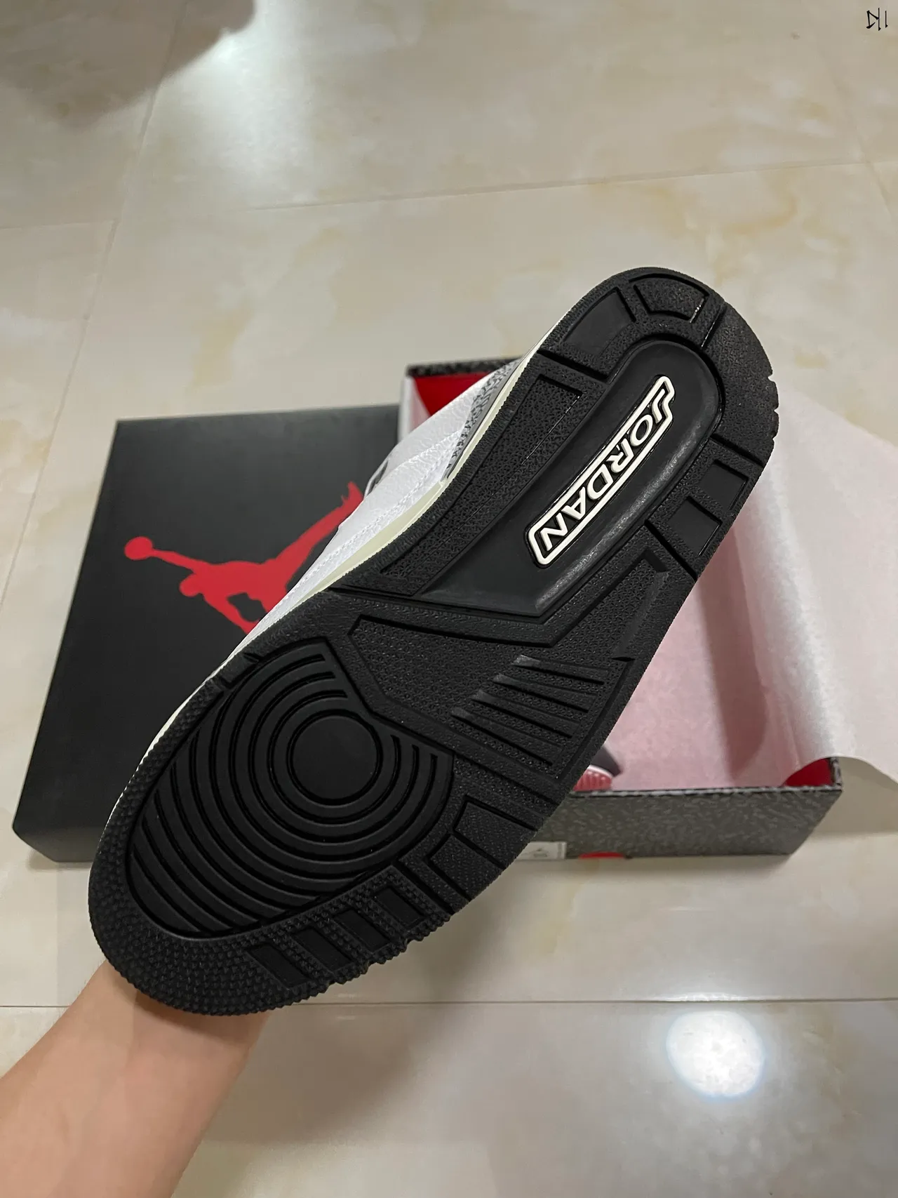 حذاء كرة السلة Air Jordan 3 بنقشة الفيل باللون الأبيض 6