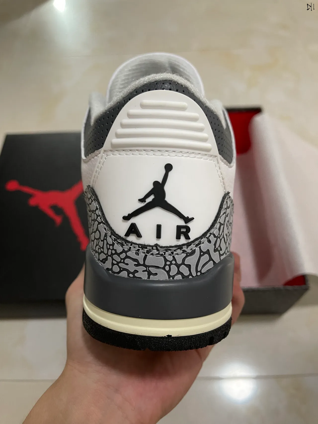 حذاء كرة السلة Air Jordan 3 بنقشة الفيل باللون الأبيض 7