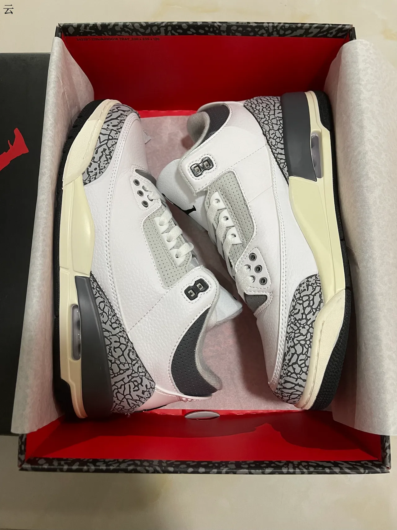 حذاء كرة السلة Air Jordan 3 بنقشة الفيل باللون الأبيض 8