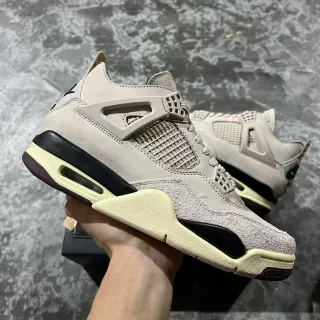 Tênis de basquete Air Jordan 4 bege creme preto