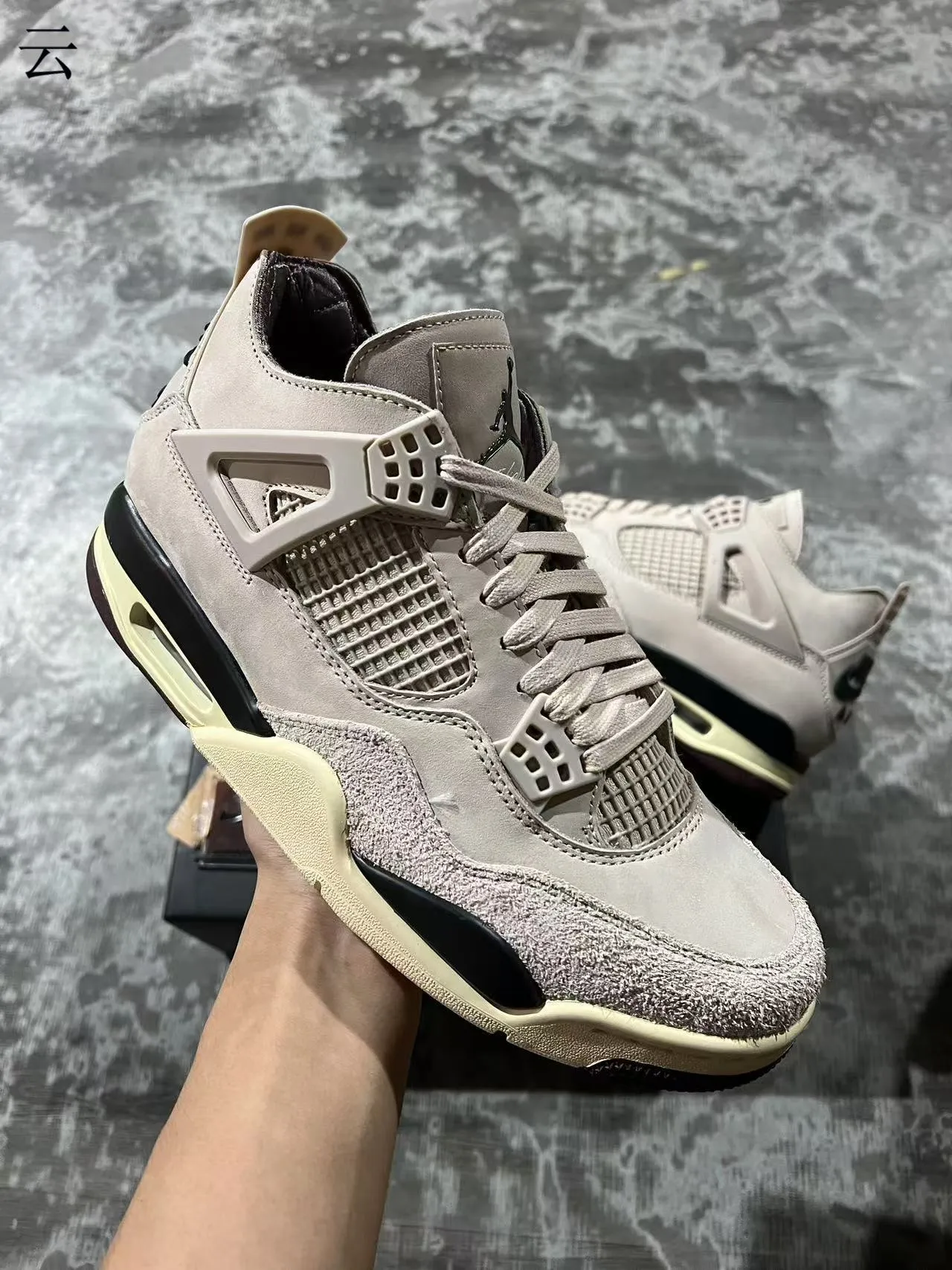 Tênis de basquete Air Jordan 4 bege creme preto 2