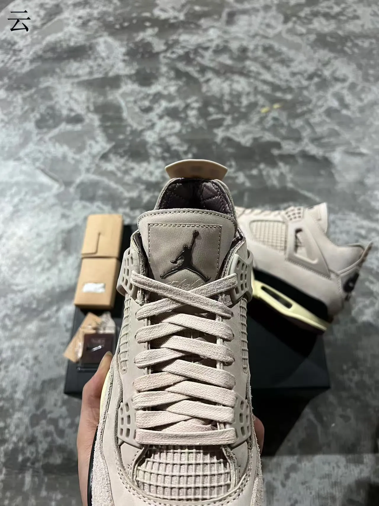Tênis de basquete Air Jordan 4 bege creme preto 4