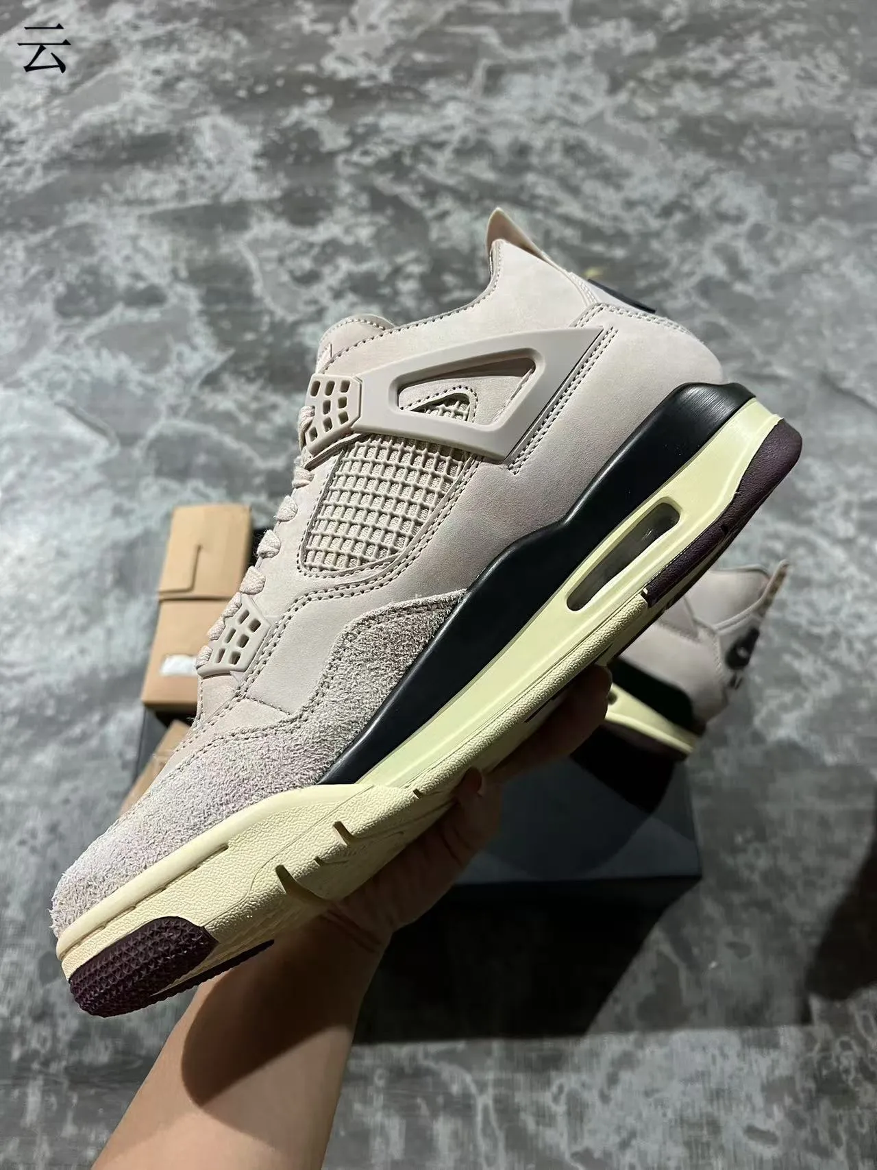 Tênis de basquete Air Jordan 4 bege creme preto 5