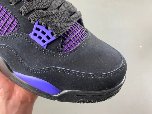 Zapatillas de baloncesto Air Jordan 4 negro y morado 2