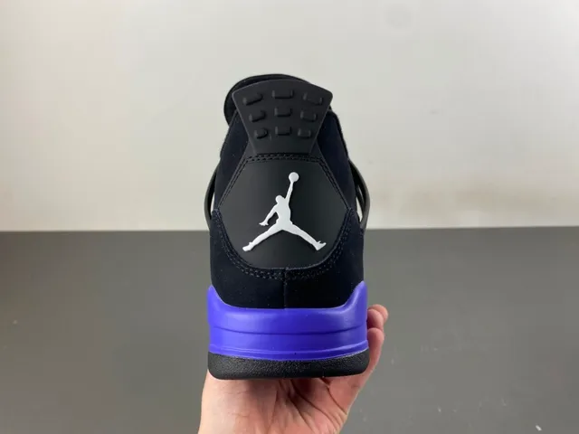 Zapatillas de baloncesto Air Jordan 4 negro y morado 4