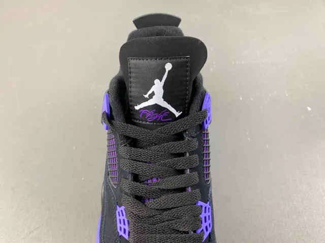 Zapatillas de baloncesto Air Jordan 4 negro y morado 6
